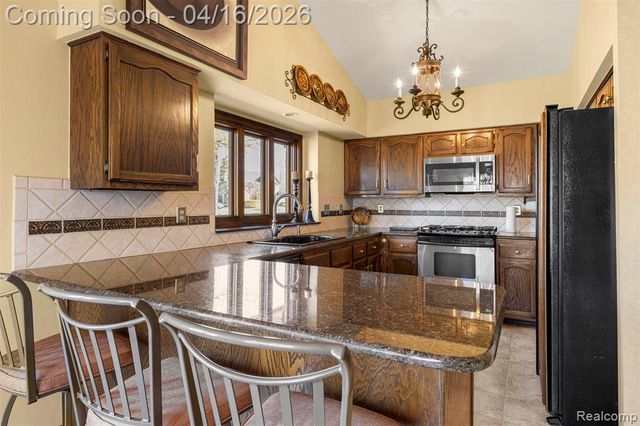 6482 Denton Court, Troy, MI 48098