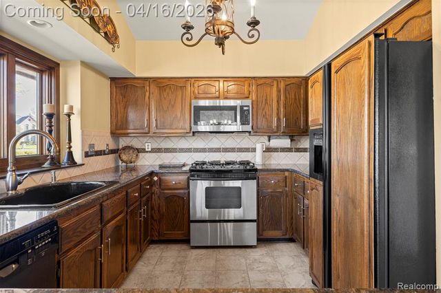 6482 Denton Court, Troy, MI 48098