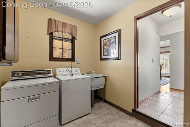 6482 Denton Court, Troy, MI 48098