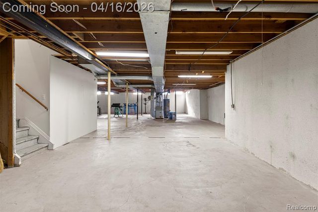 6482 Denton Court, Troy, MI 48098