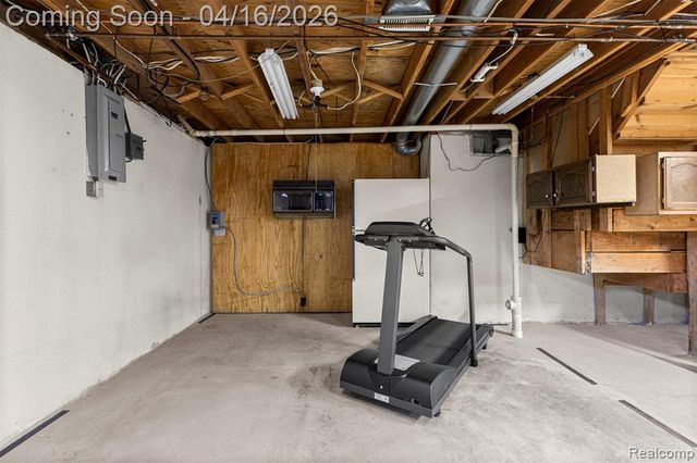 6482 Denton Court, Troy, MI 48098