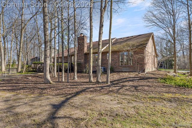 6482 Denton Court, Troy, MI 48098