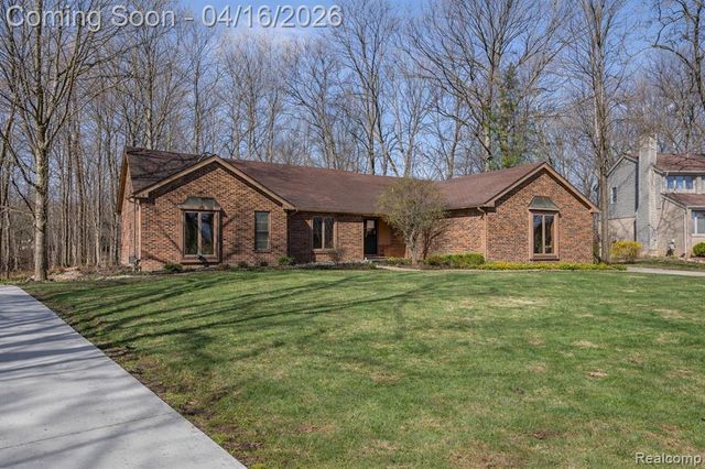 6482 Denton Court, Troy, MI 48098