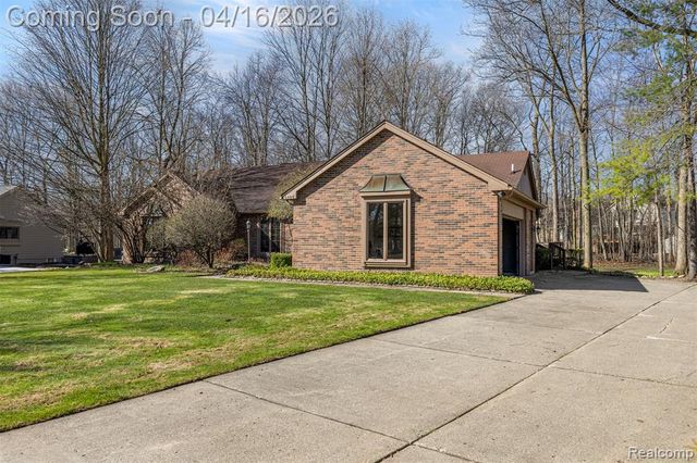 6482 Denton Court, Troy, MI 48098