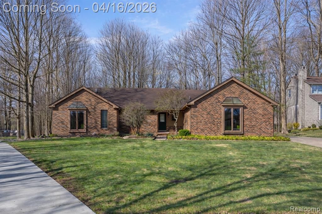6482 Denton Court, Troy, MI 48098