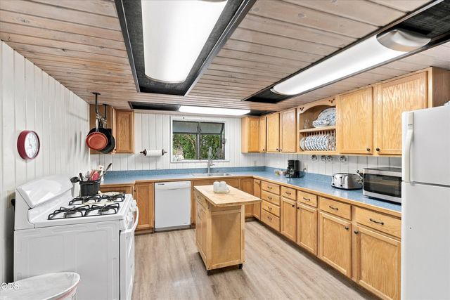 300 Vannoy Creek Road, Grants Pass, OR 97526