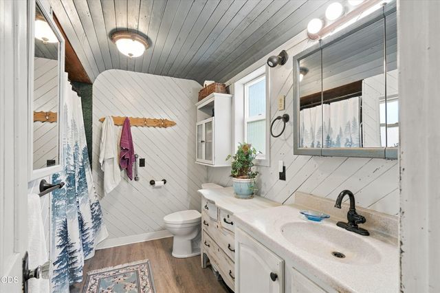 300 Vannoy Creek Road, Grants Pass, OR 97526