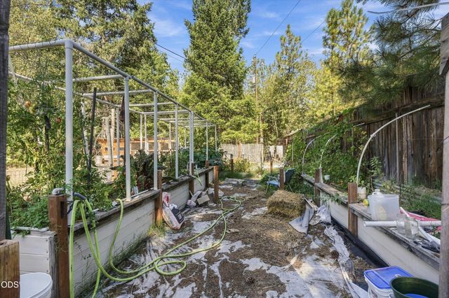 300 Vannoy Creek Road, Grants Pass, OR 97526