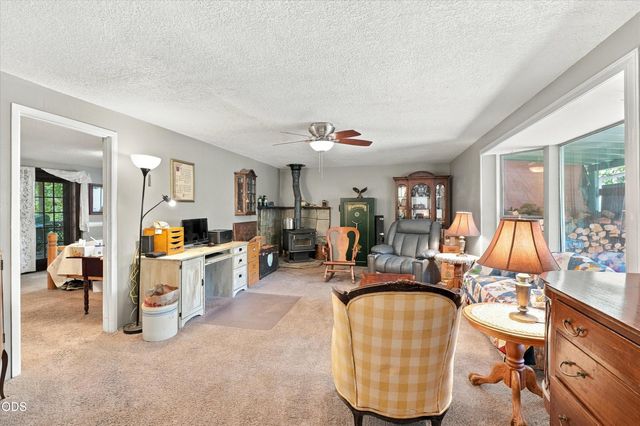 300 Vannoy Creek Road, Grants Pass, OR 97526