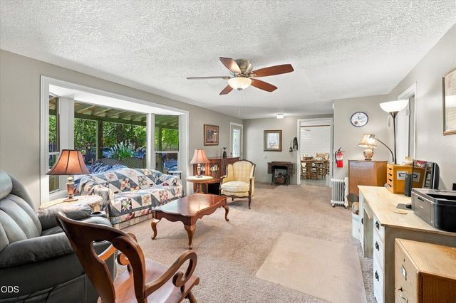 300 Vannoy Creek Road, Grants Pass, OR 97526