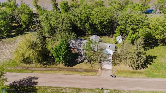 1513 40th Avenue N, Moorhead, MN 56560