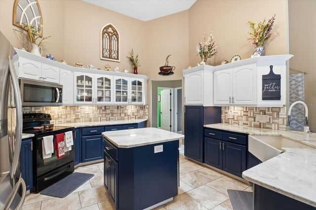 30 PINE STREET, Homosassa, FL 34446