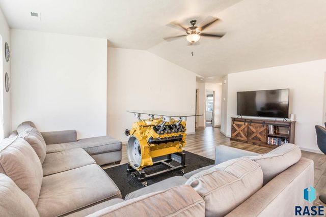 310 N Ceylon Ave Avenue, Tea, SD 57064