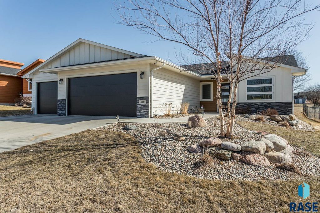 310 N Ceylon Ave Avenue, Tea, SD 57064