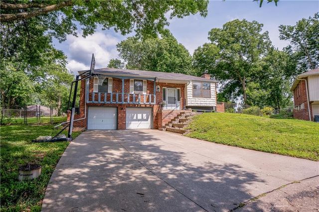 804 NW Arlington Place, Blue Springs, MO 64015