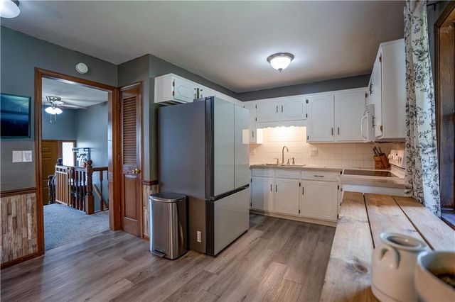 804 NW Arlington Place, Blue Springs, MO 64015