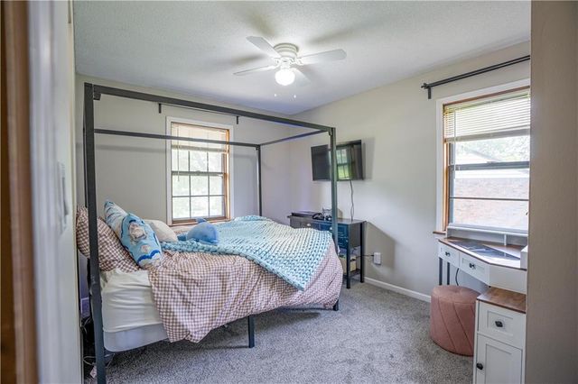 804 NW Arlington Place, Blue Springs, MO 64015