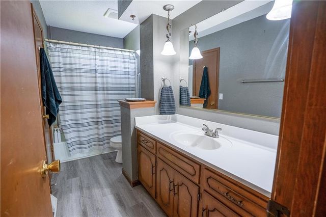 804 NW Arlington Place, Blue Springs, MO 64015