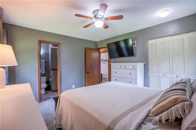804 NW Arlington Place, Blue Springs, MO 64015