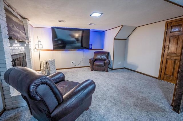 804 NW Arlington Place, Blue Springs, MO 64015