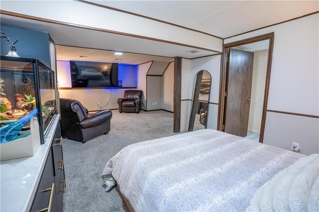 804 NW Arlington Place, Blue Springs, MO 64015