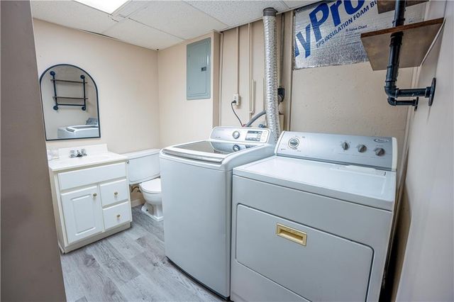 804 NW Arlington Place, Blue Springs, MO 64015