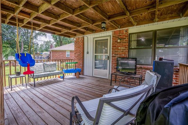 804 NW Arlington Place, Blue Springs, MO 64015