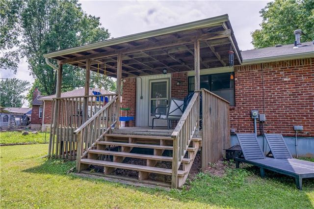 804 NW Arlington Place, Blue Springs, MO 64015