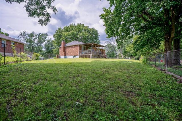 804 NW Arlington Place, Blue Springs, MO 64015