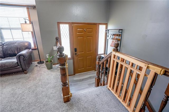 804 NW Arlington Place, Blue Springs, MO 64015