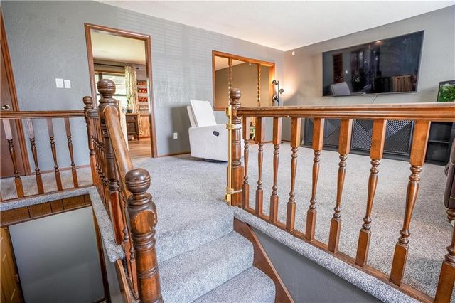804 NW Arlington Place, Blue Springs, MO 64015