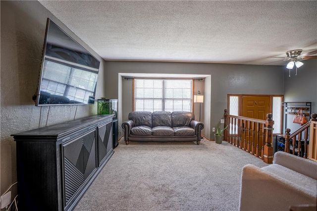 804 NW Arlington Place, Blue Springs, MO 64015