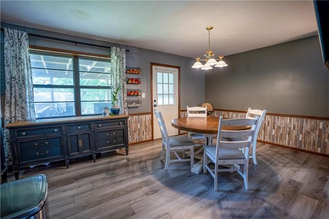 804 NW Arlington Place, Blue Springs, MO 64015