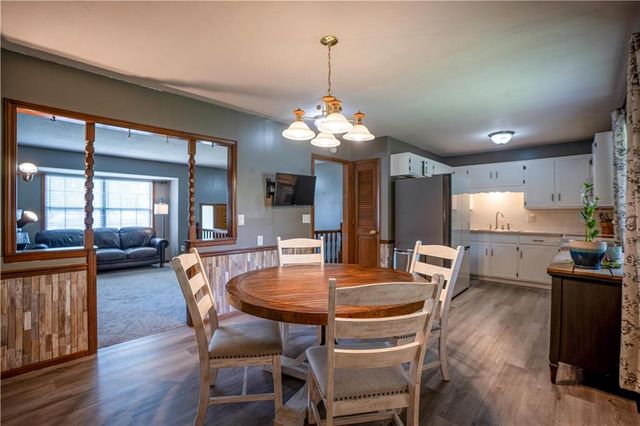 804 NW Arlington Place, Blue Springs, MO 64015