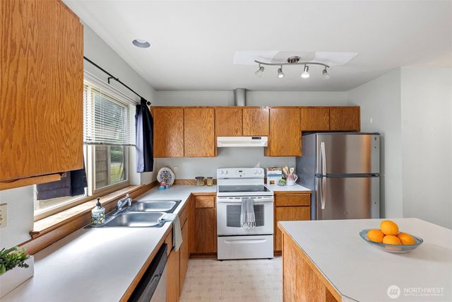 5708 Wisteria Lane NE, Bremerton, WA 98311