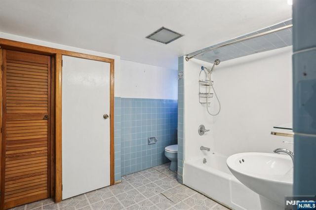 17 Emma Place, Clifton, NJ 07013