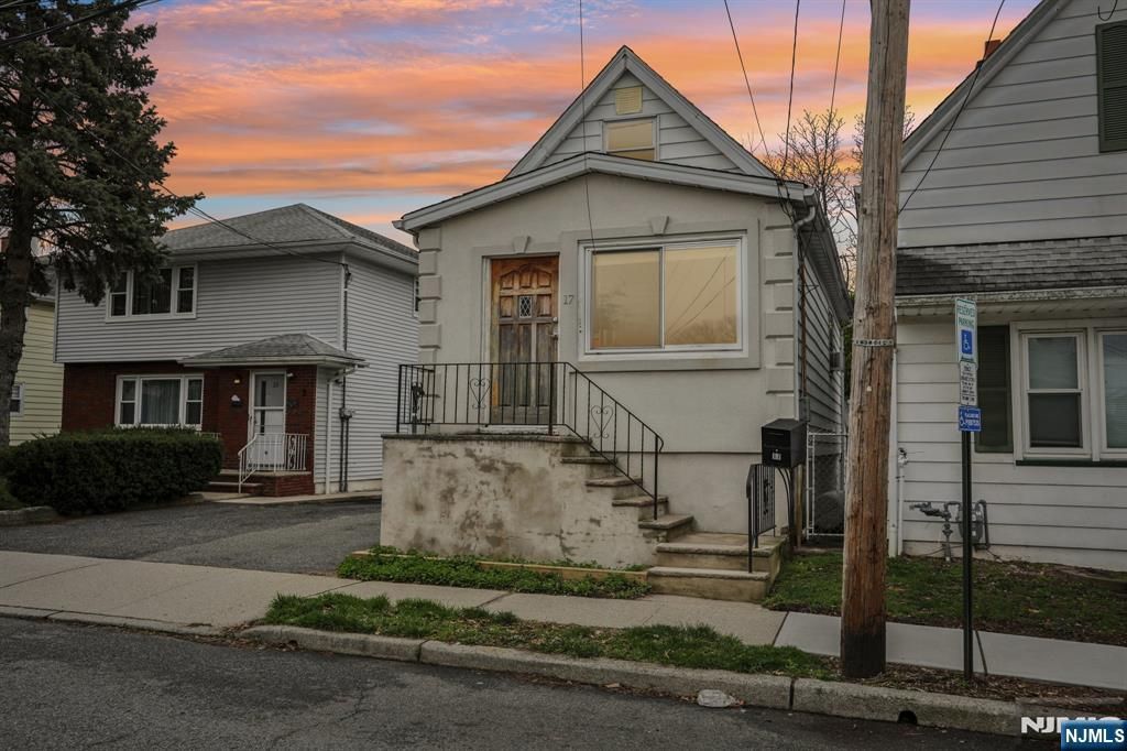 17 Emma Place, Clifton, NJ 07013