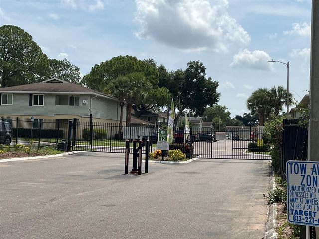 211 THORN TREE PLACE, Brandon, FL 33510