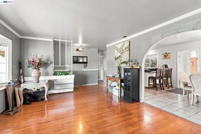 1451 Linfield Ln, Hayward, CA 94545