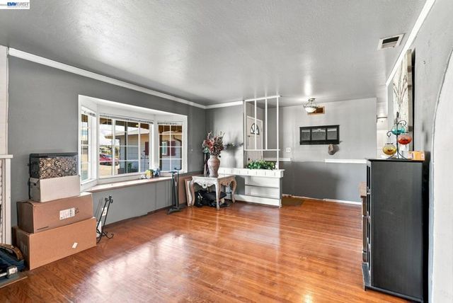 1451 Linfield Ln, Hayward, CA 94545