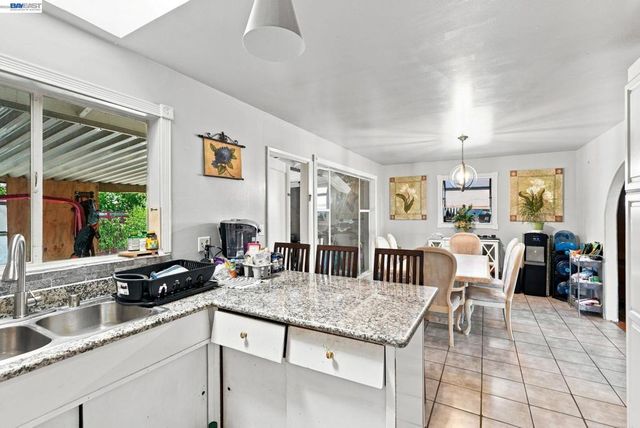 1451 Linfield Ln, Hayward, CA 94545