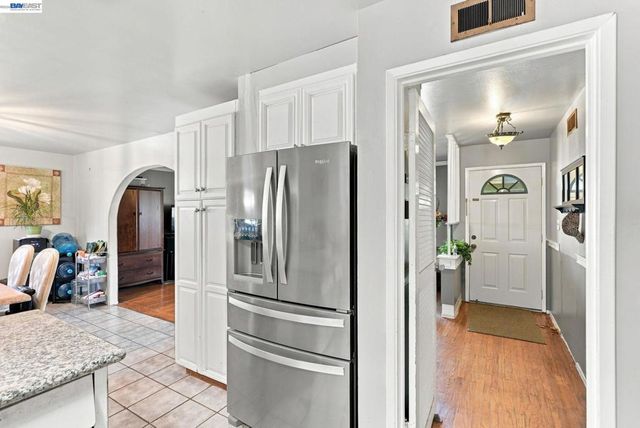 1451 Linfield Ln, Hayward, CA 94545