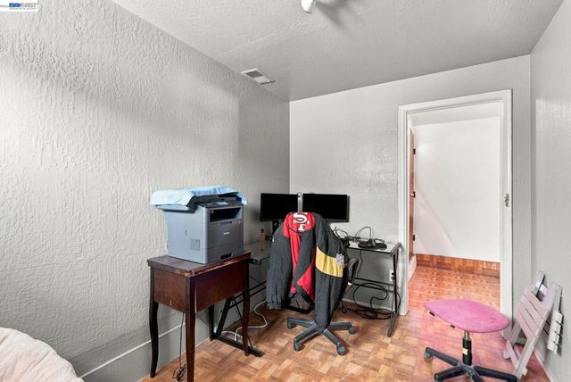 1451 Linfield Ln, Hayward, CA 94545