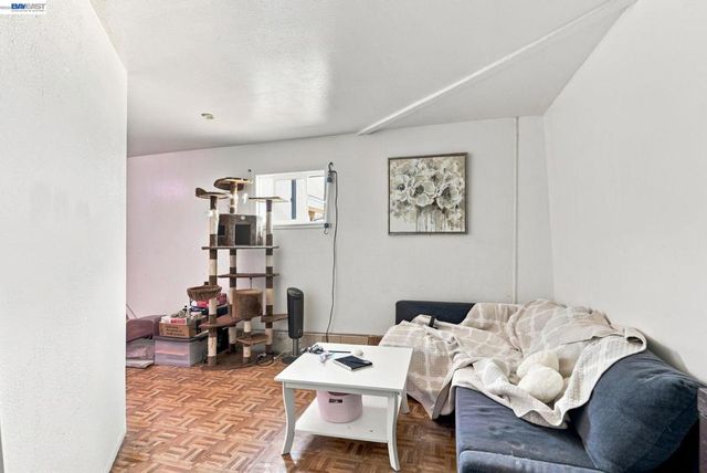 1451 Linfield Ln, Hayward, CA 94545