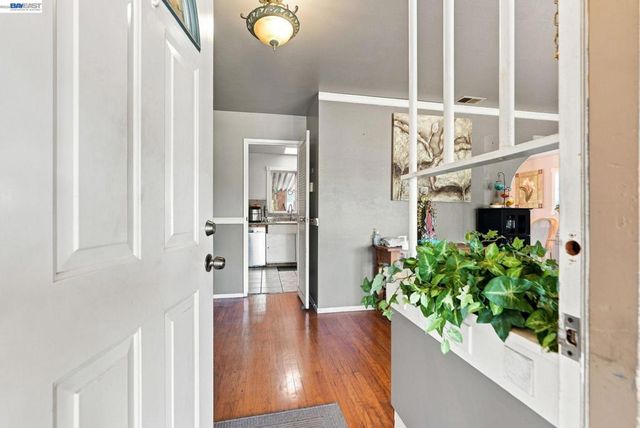 1451 Linfield Ln, Hayward, CA 94545