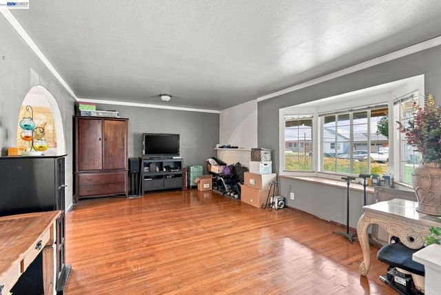 1451 Linfield Ln, Hayward, CA 94545