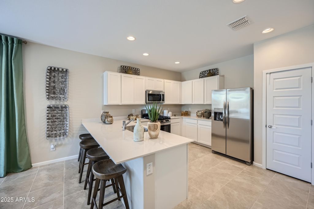 17045 W SWAYBACK Pass, Surprise, AZ 85387 — photo 3