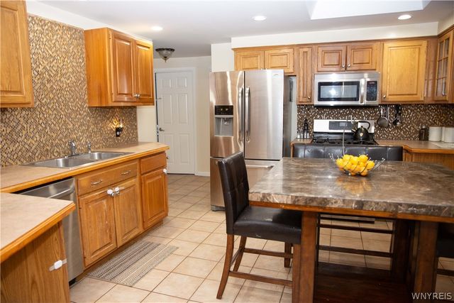 25 Karen Lane, Cheektowaga, NY 14043
