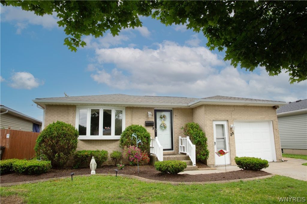 25 Karen Lane, Cheektowaga, NY 14043