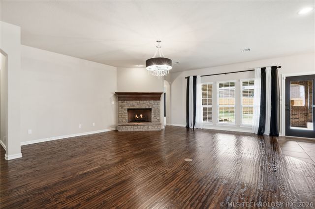 5758 E 143rd Street S, Bixby, OK 74008